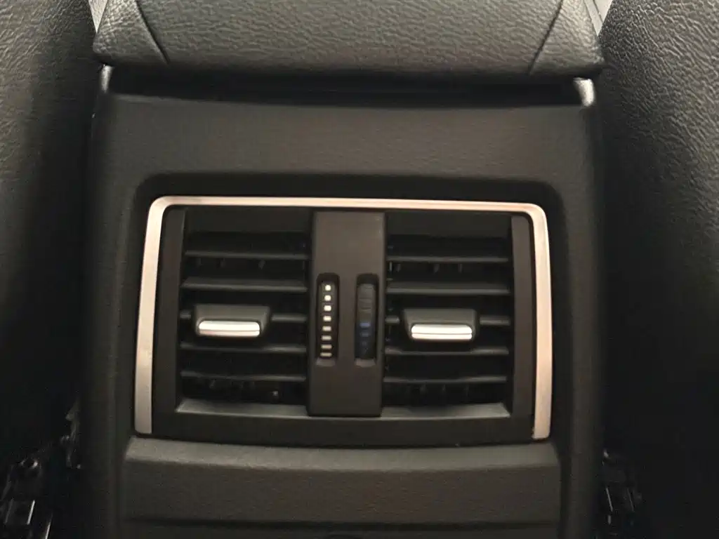 BMW 3 Series 2019 — фото 11