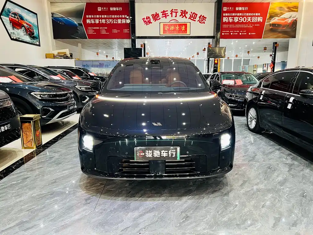 Li Auto i8 2025