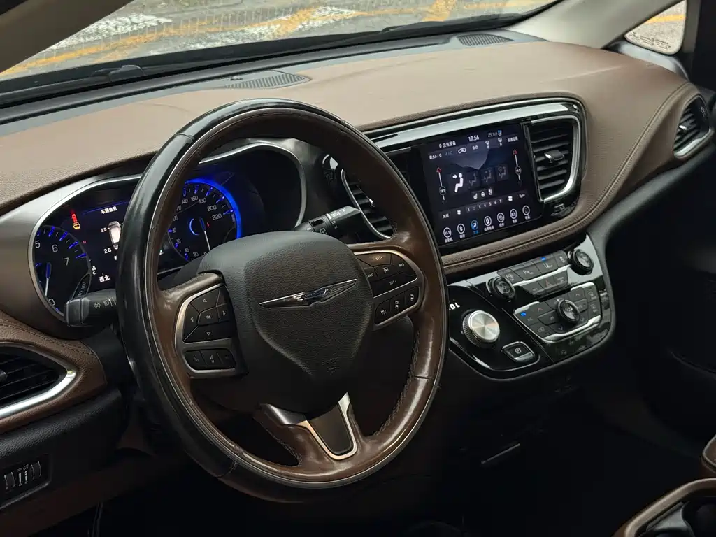Chrysler Grand Voyager 2018 — фото 17