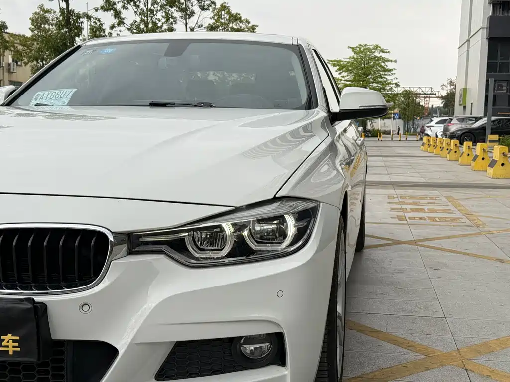 BMW 3 Series 2019 — фото 19