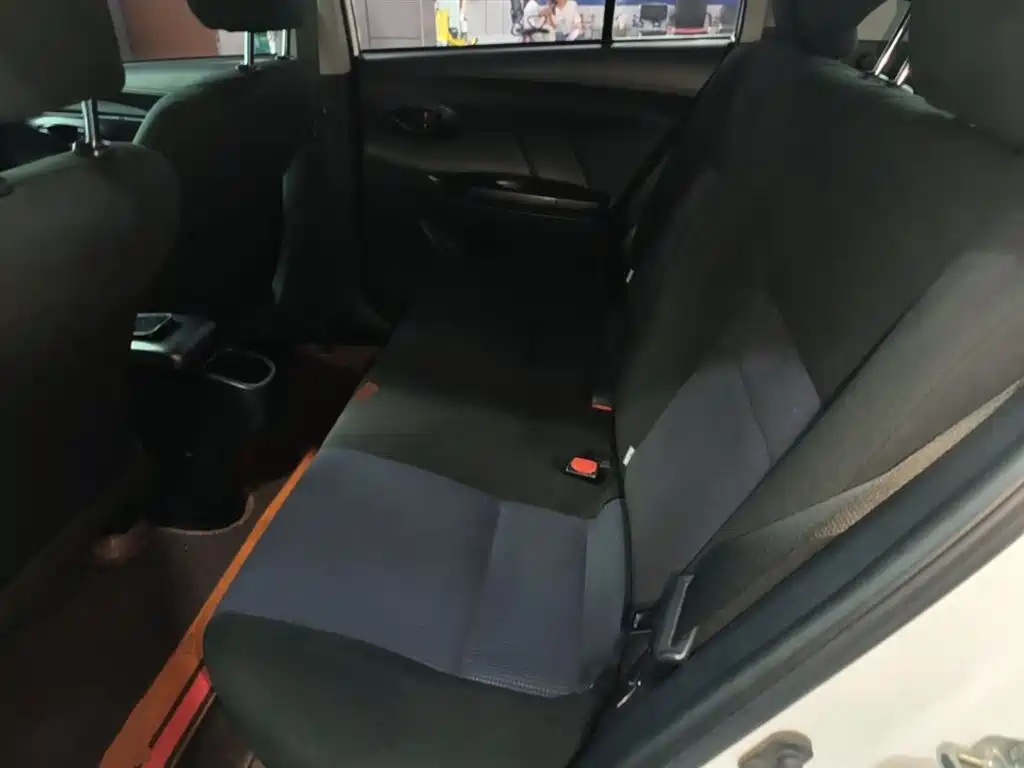 Toyota Yaris L 2017 — фото 17
