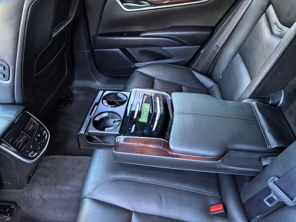 Cadillac XTS 2017 — фото 16