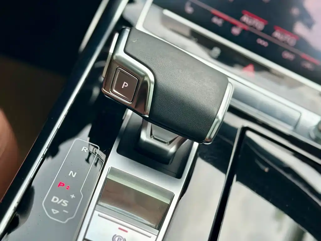 Audi Q7 2020 — фото 25