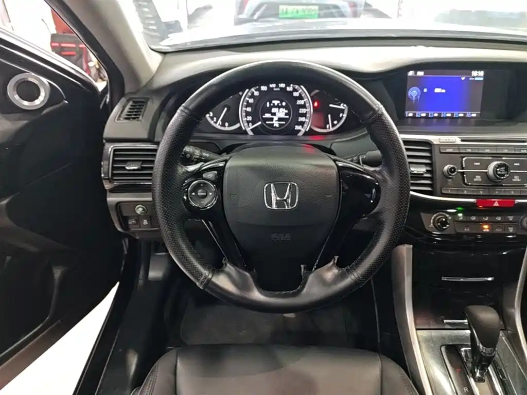 Honda Accord 2017 — фото 11