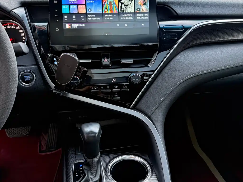 Toyota Camry 2021 — фото 12