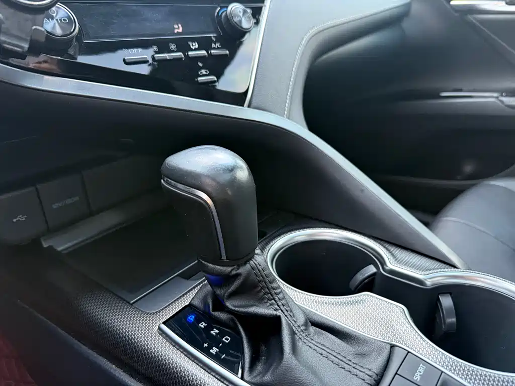 Toyota Camry 2021 — фото 9