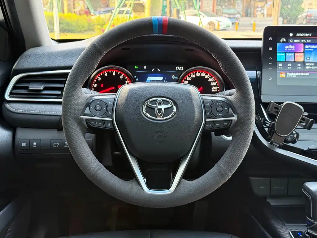 Toyota Camry 2021 — фото 16