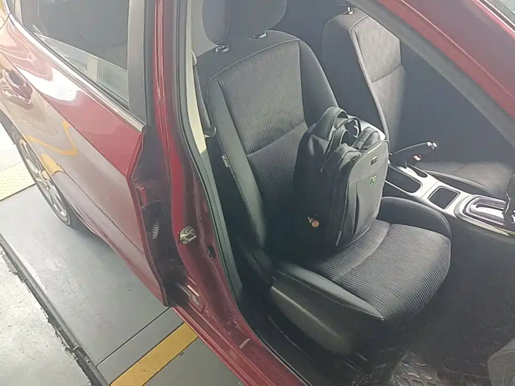 Nissan Tiida 2017 — фото 25
