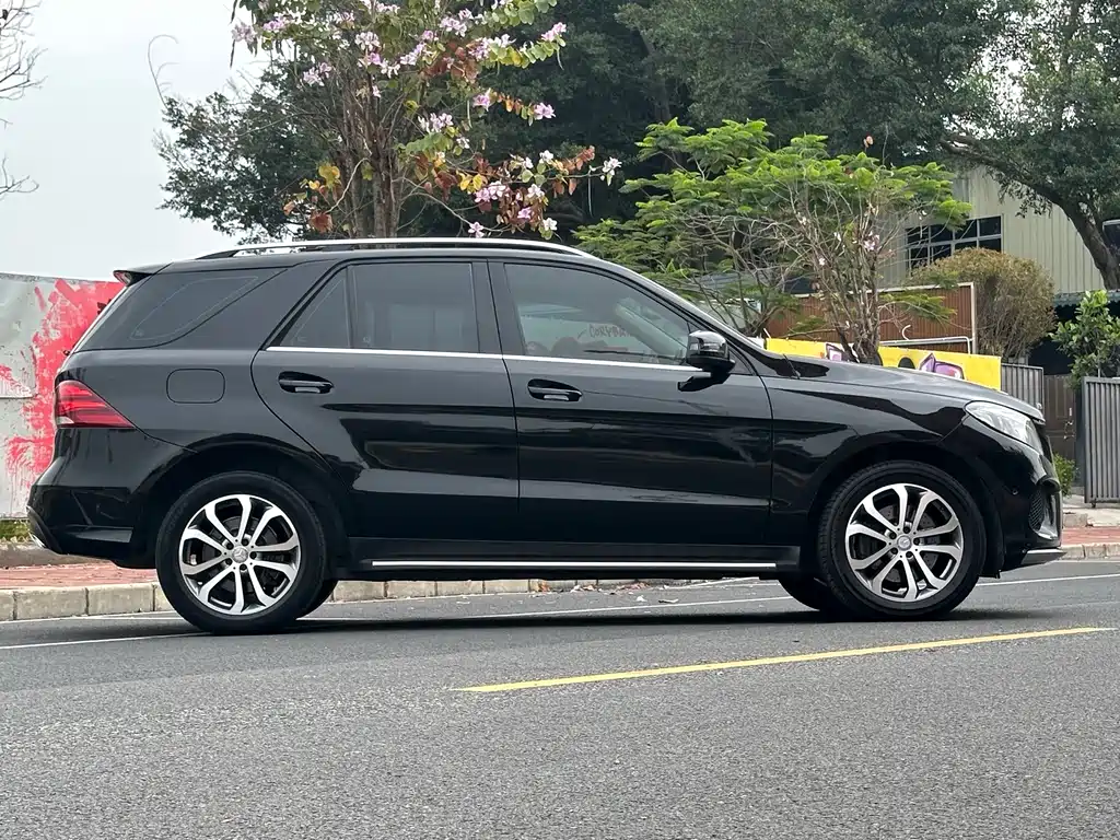 Mercedes-Benz GLE 2016 — фото 9
