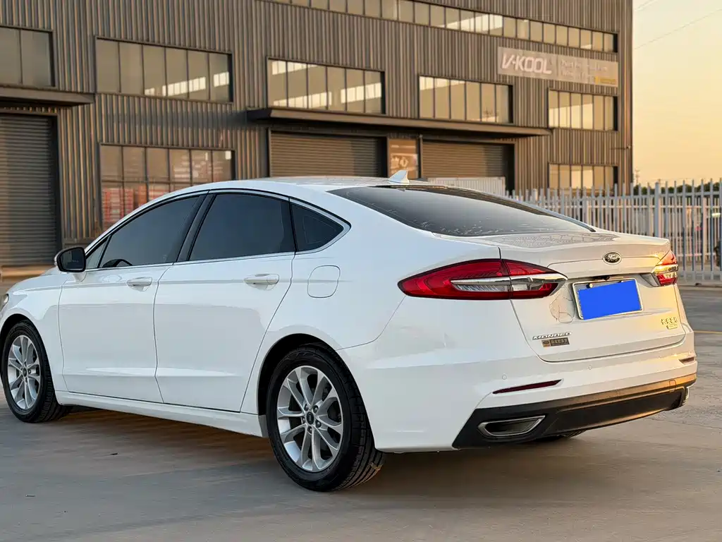 Ford Mondeo 2020 — фото 4