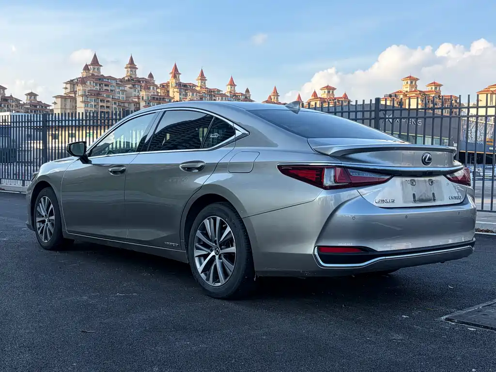 Lexus ES 2021 — фото 9