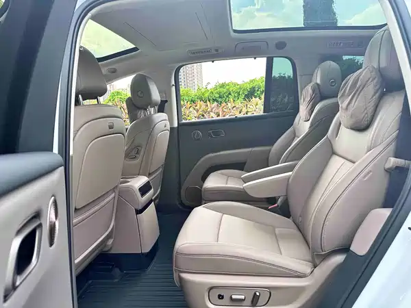 Li Auto i8 2025