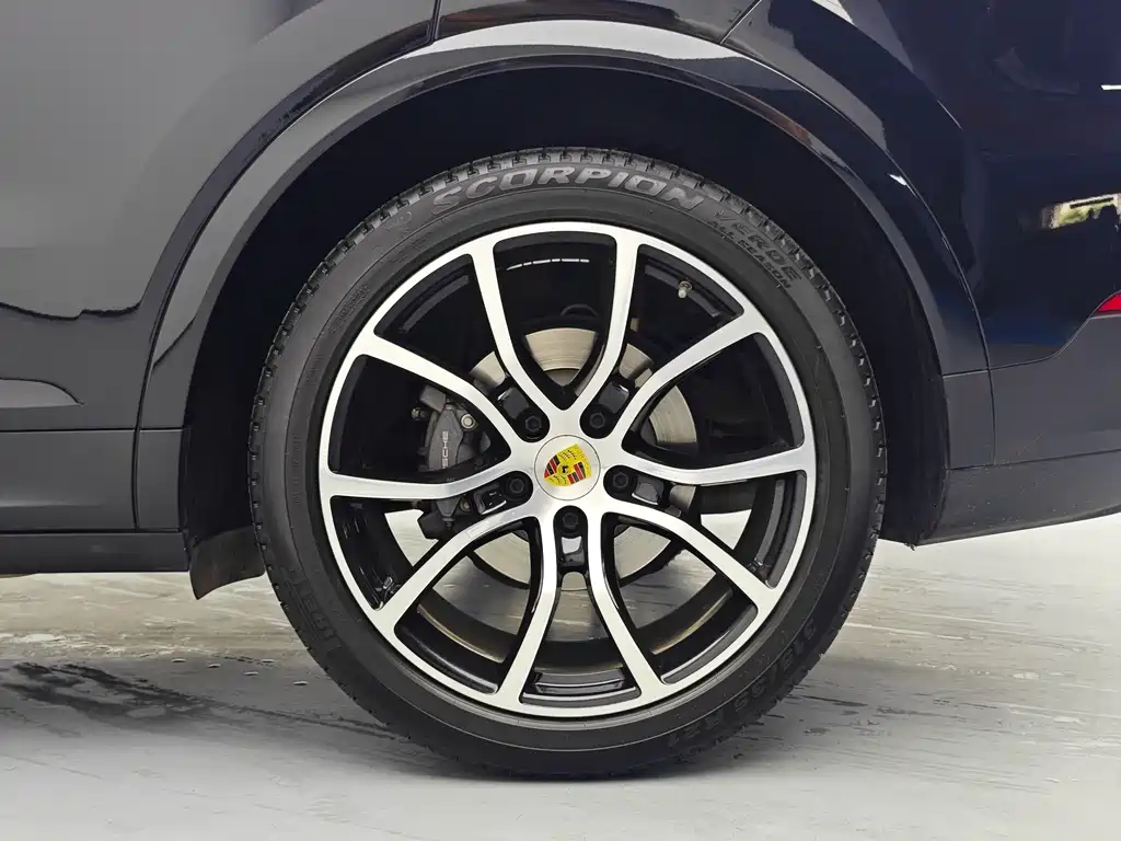Porsche Cayenne 2021 — фото 10