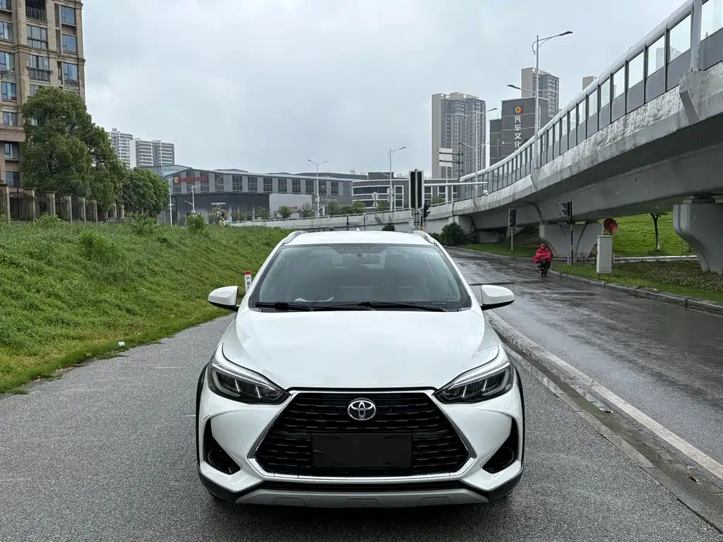Toyota Yaris L 2022 — фото 2