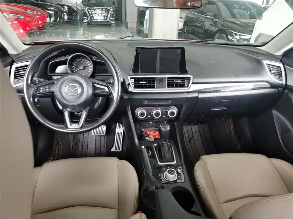 Mazda 3 Axela 2019 — фото 10