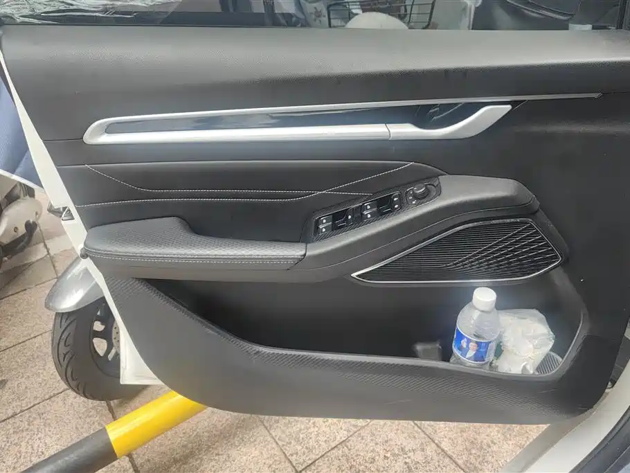 Geely Emgrand 2024