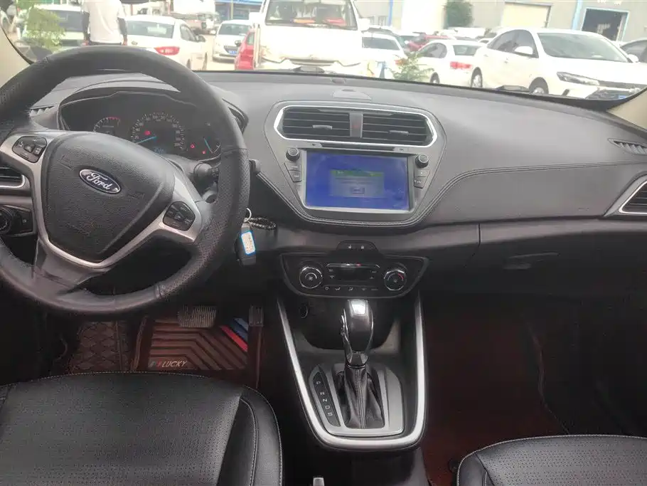 Ford Escort 2018 — фото 12