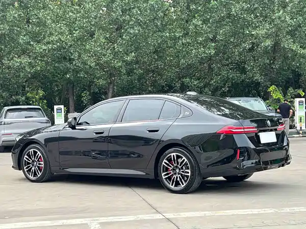 BMW 5 Series 2025