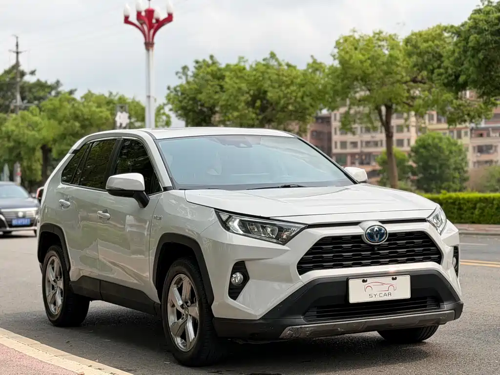 Toyota RAV4 2020 — фото 3