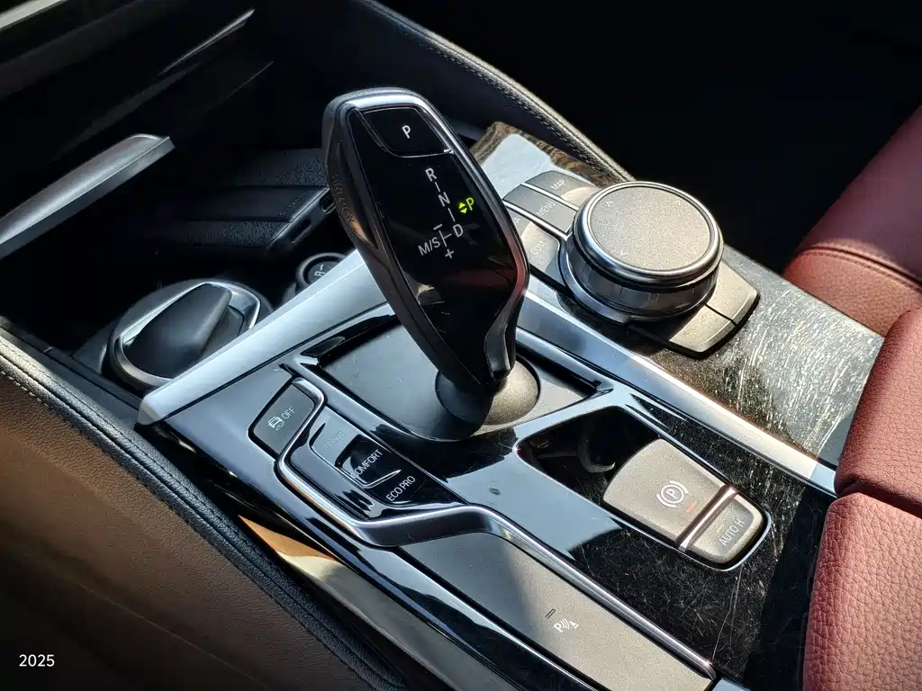 BMW 5 Series 2018 — фото 12