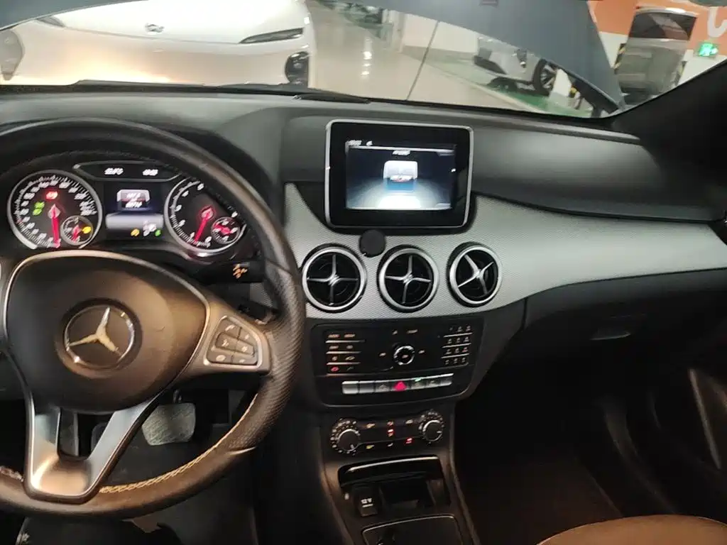 Mercedes-Benz B-Class 2015 — фото 10
