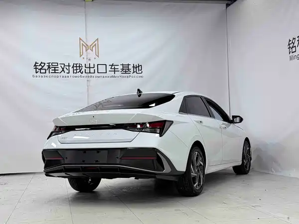 Hyundai Elantra 2023