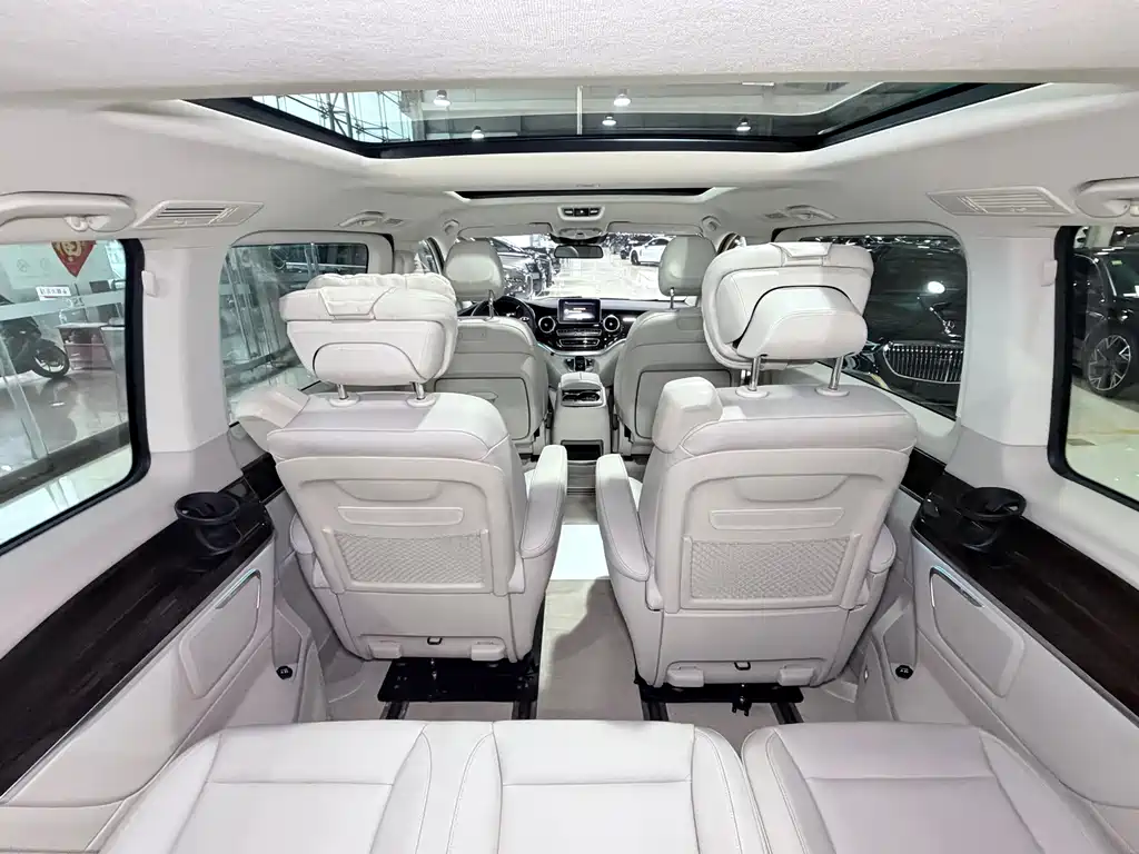 Mercedes-Benz V-Class 2016 — фото 17