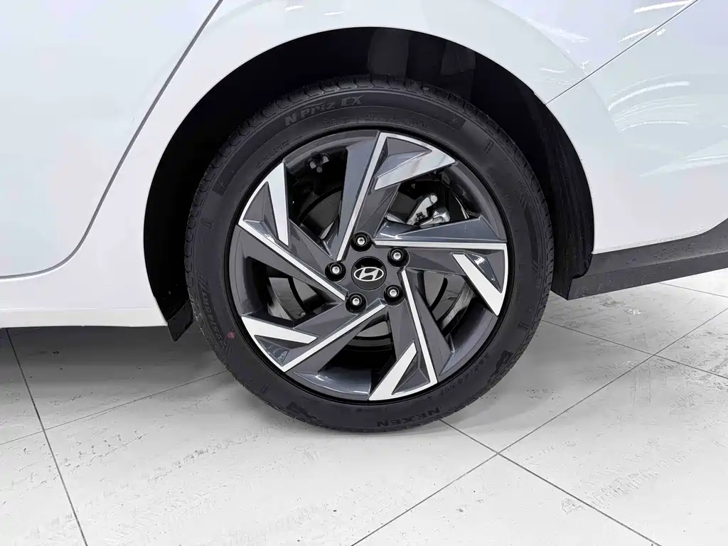 Hyundai Elantra 2023 — фото 22