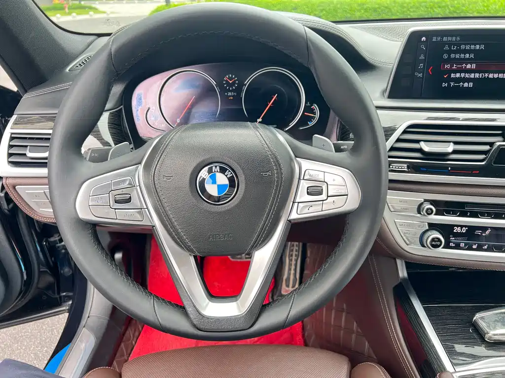 BMW 7 Series 2018 — фото 26