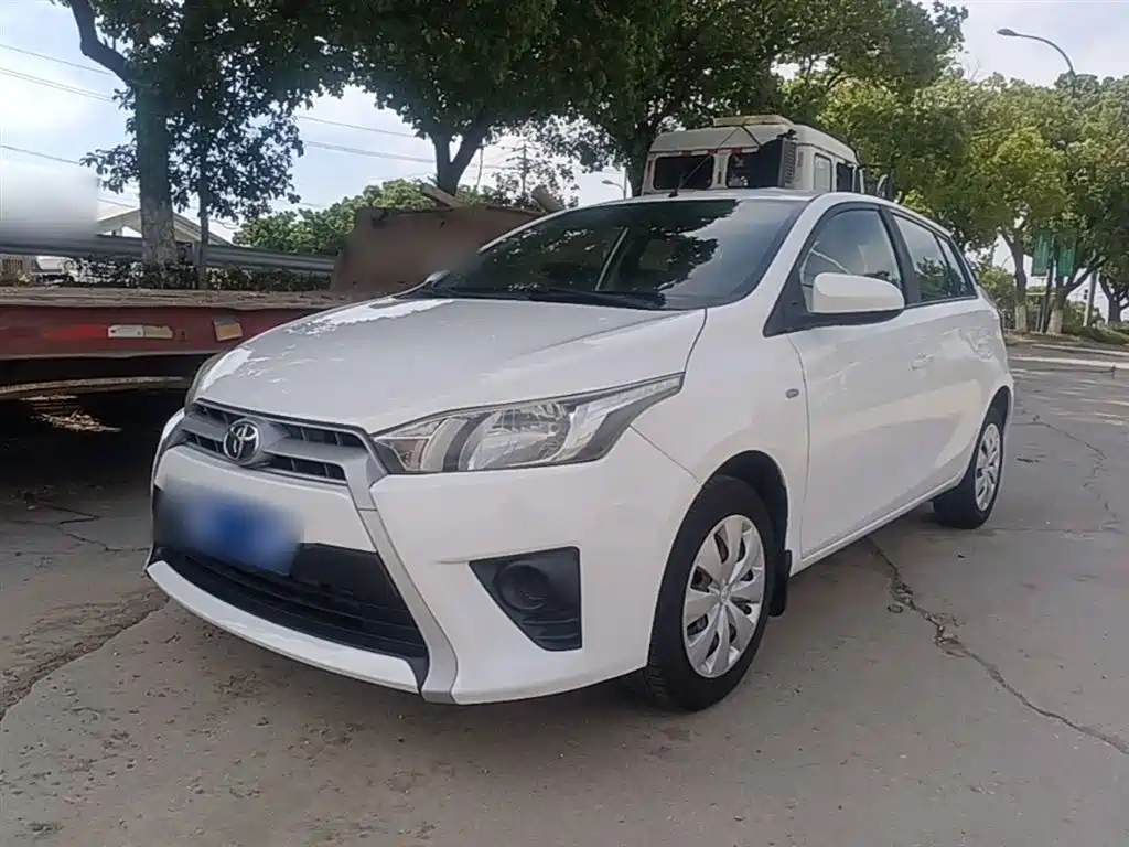 Toyota Yaris L 2015 — фото 2