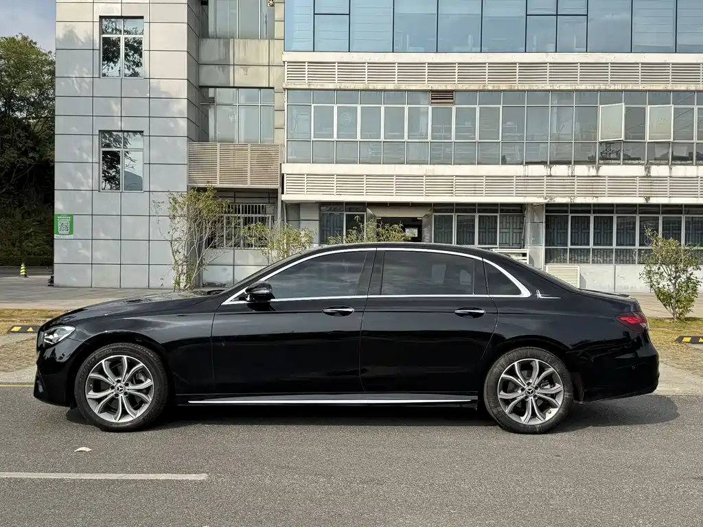 Mercedes-Benz E-Class 2022 — фото 17
