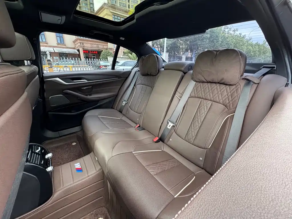 BMW 5 Series 2022 — фото 15