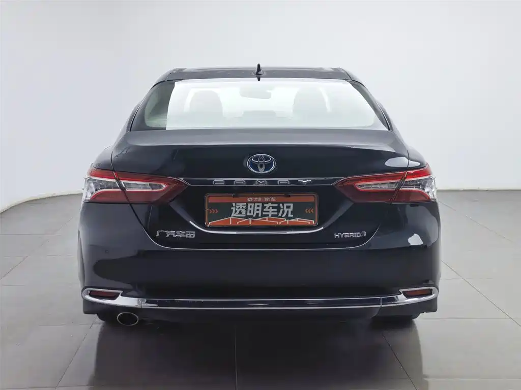 Toyota Camry 2023 — фото 4