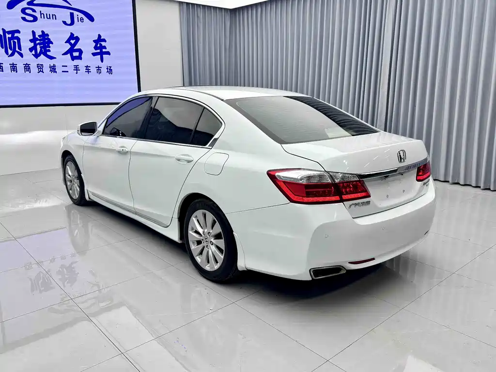 Honda Accord 2014 — фото 17