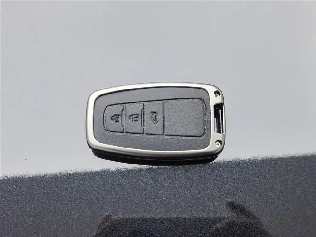 Toyota Camry 2023 — фото 19