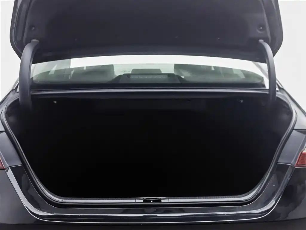 Toyota Camry 2023 — фото 16