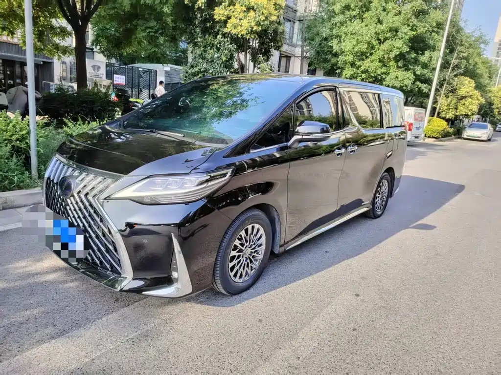 Lexus LM 2022