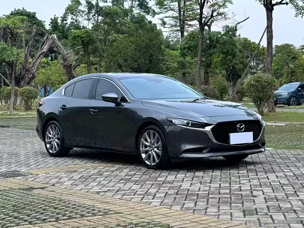 Mazda 3 Axela 2023 — фото 3