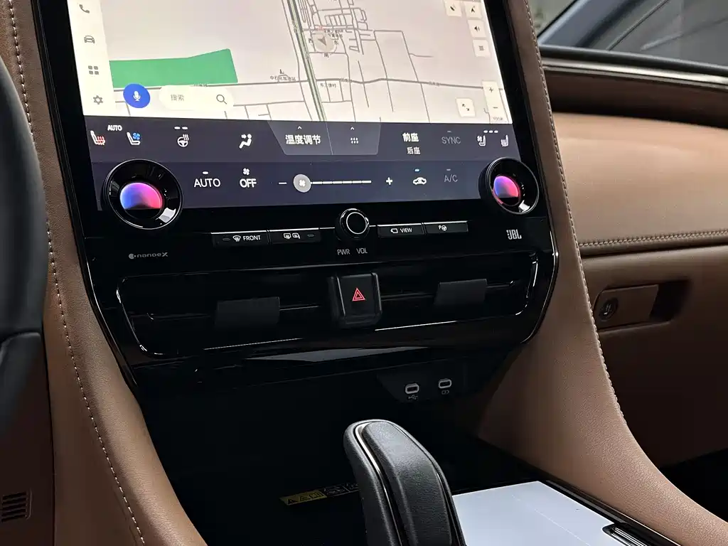 Toyota Alphard — фото 21