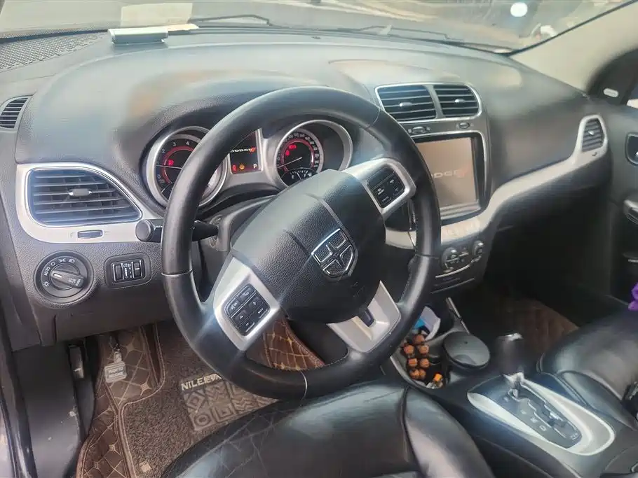Dodge Journey 2014 — фото 12