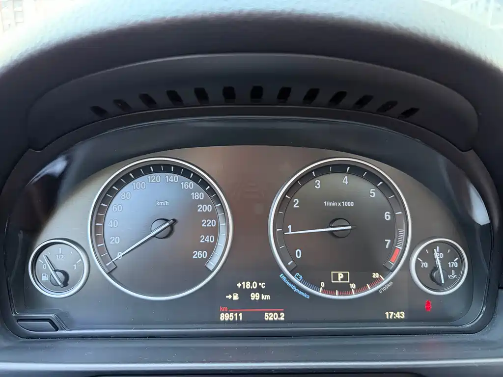 BMW 5 Series 2017 — фото 12