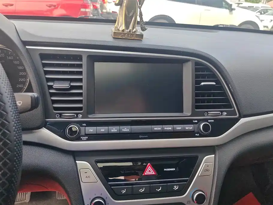 Hyundai Elantra 2019 — фото 13