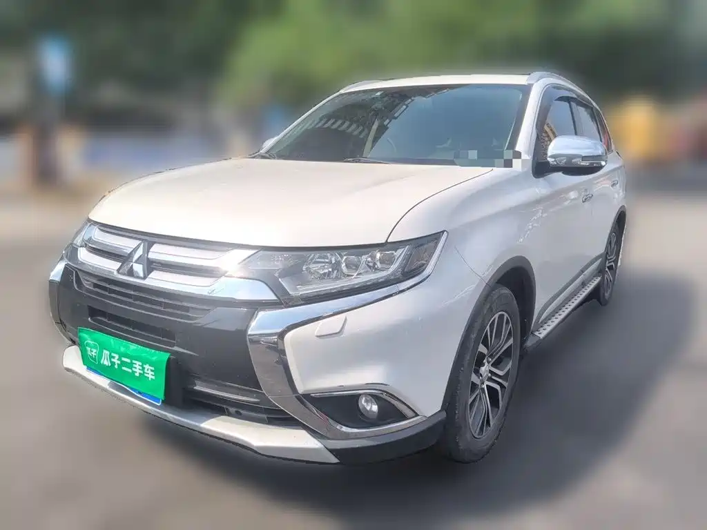 Mitsubishi Outlander 2016 — фото 2