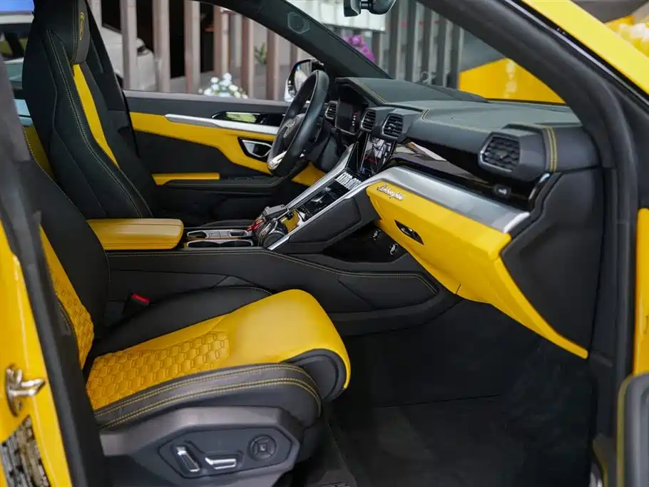 Lamborghini Urus 2023 — фото 17