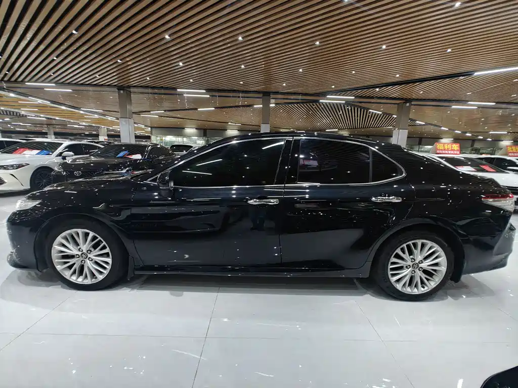 Toyota Camry 2018 — фото 5