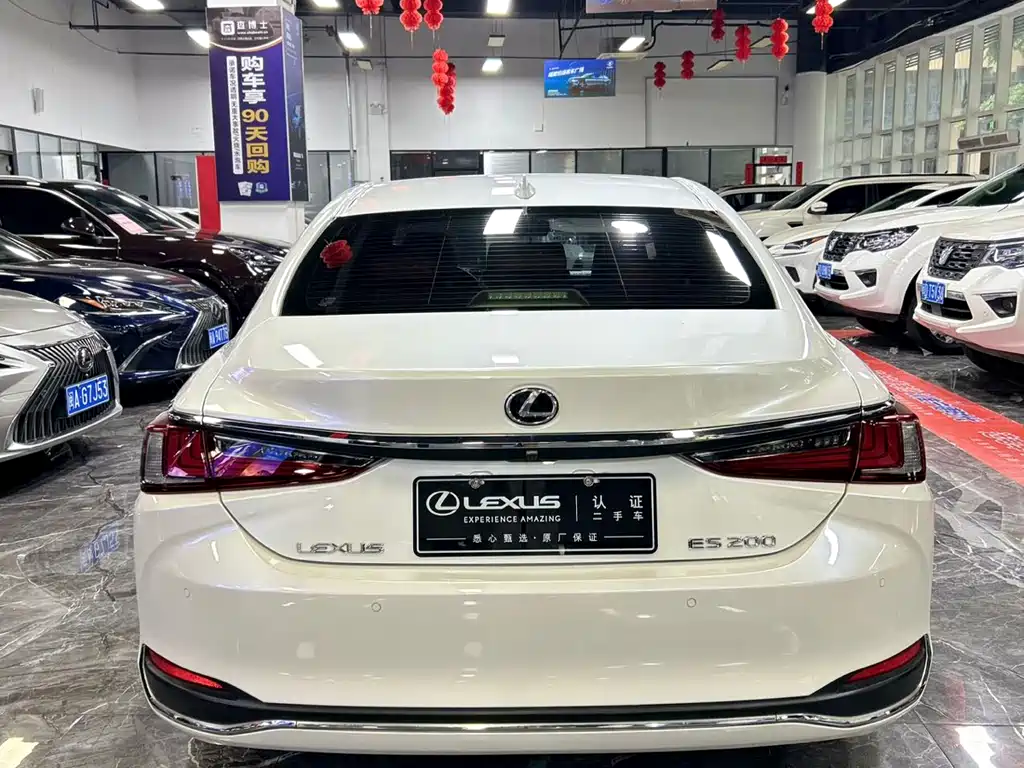 Lexus ES 2020