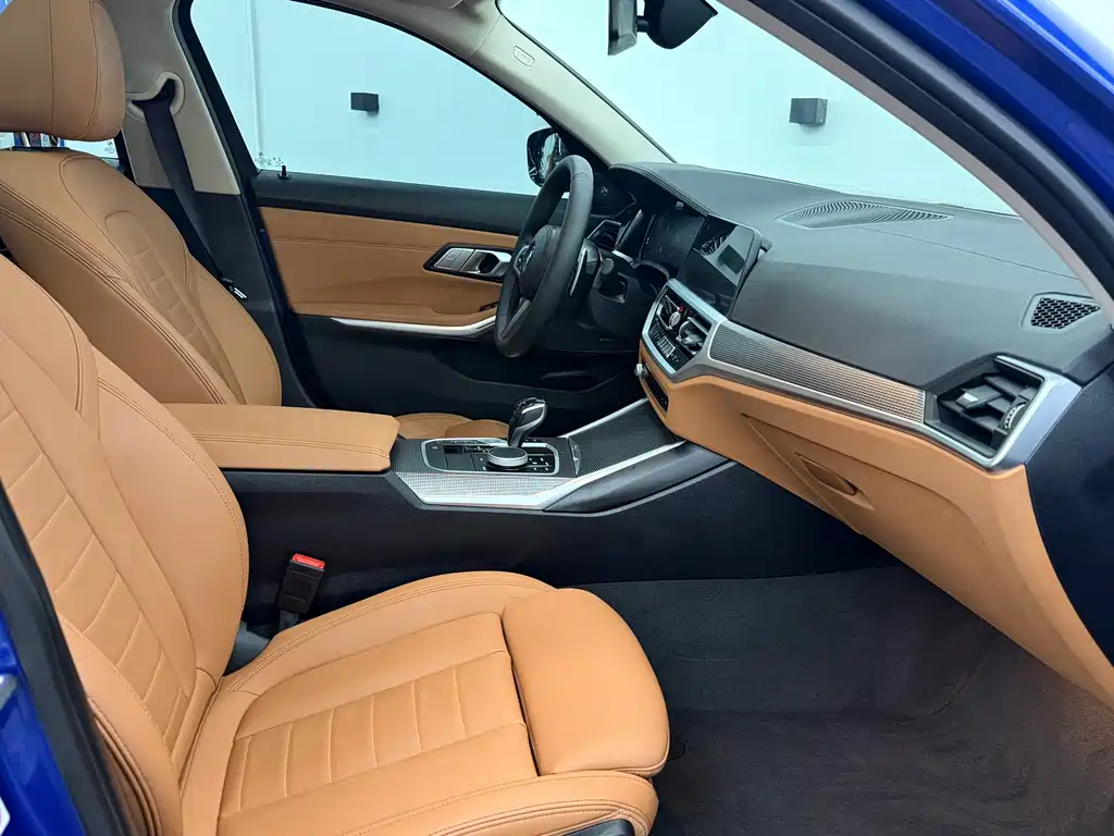 BMW 3 Series 2019 — фото 11