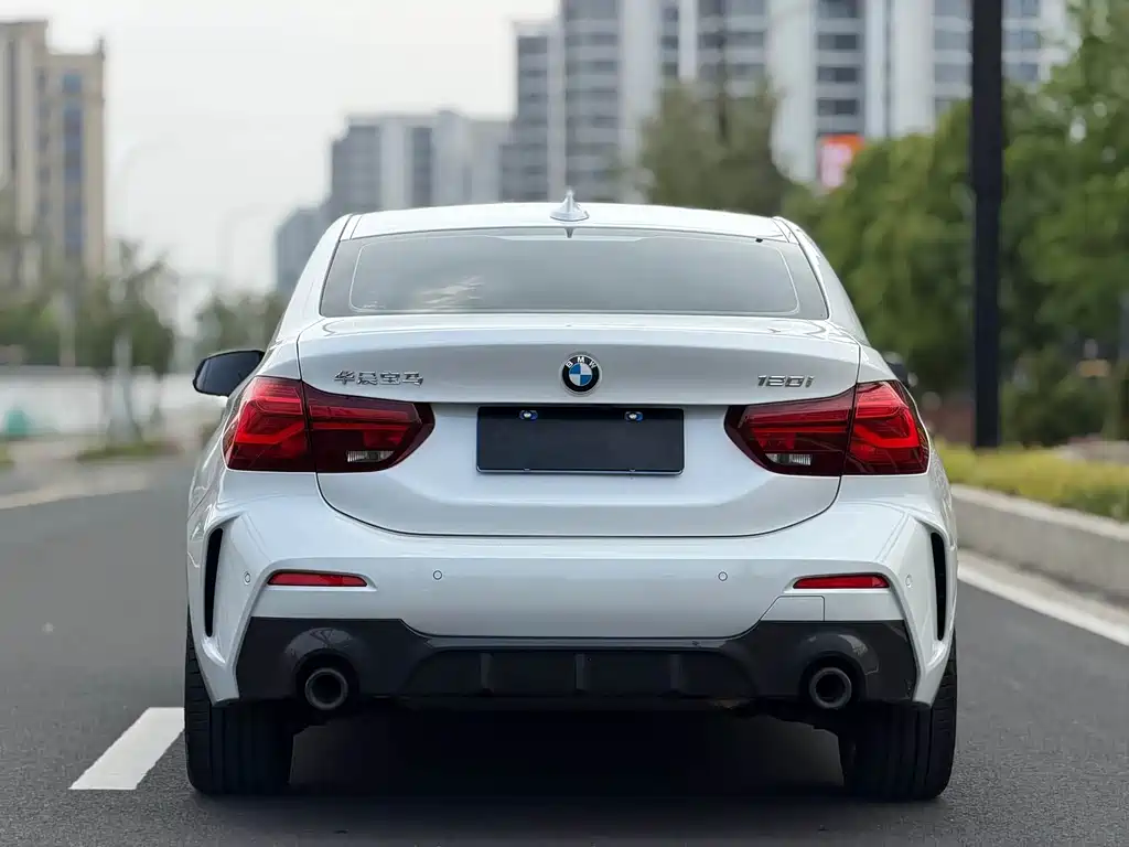 BMW 1 Series 2023 — фото 11