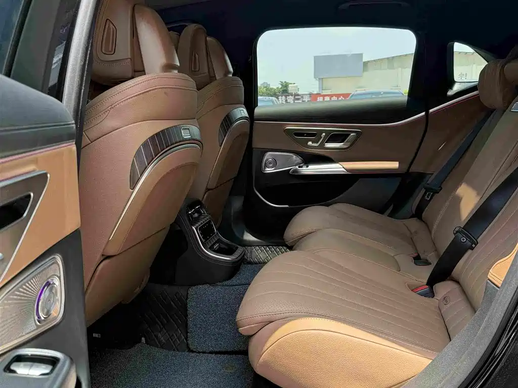 Mercedes-Benz E-Class 2025 — фото 20