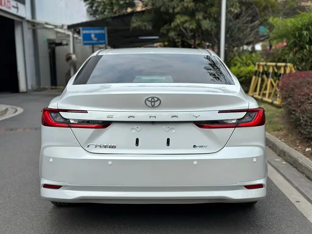 Toyota Camry 2025 — фото 8